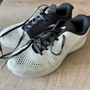 Size 9 Men’s APL Men’s TechLoom Pro
great condition, worn 1 time